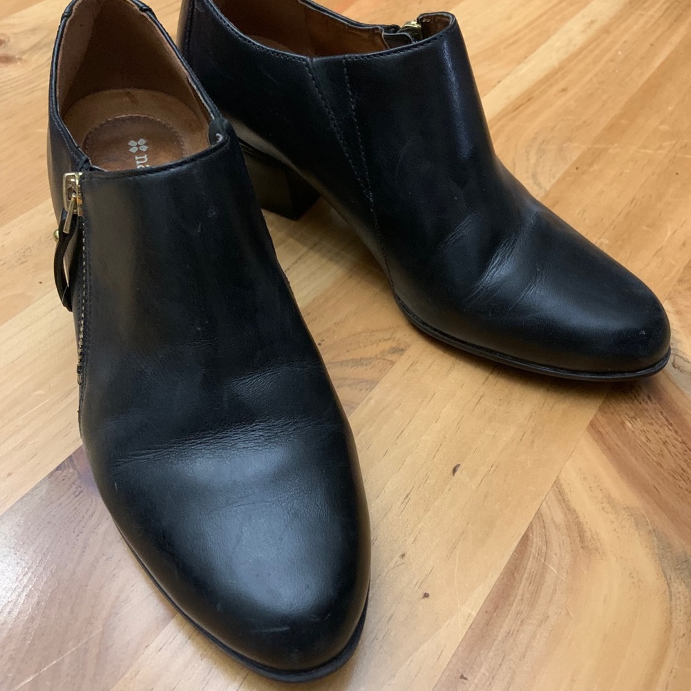 Naturalizer black booties size 6.5 EUC